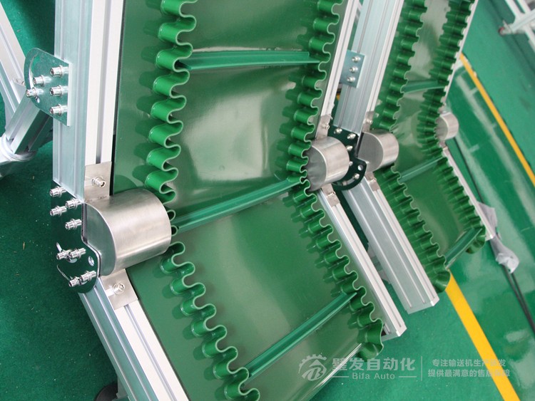 壓輪加護(hù)罩低端帶平臺(tái)裙邊擋板小型爬坡輸送機(jī) 壓輪加護(hù)罩低端帶平臺(tái)裙邊擋板小型爬坡輸送機(jī)