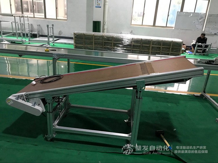 特佛龍網(wǎng)帶斜坡輸送機(jī) 特佛龍網(wǎng)帶斜坡輸送機(jī)