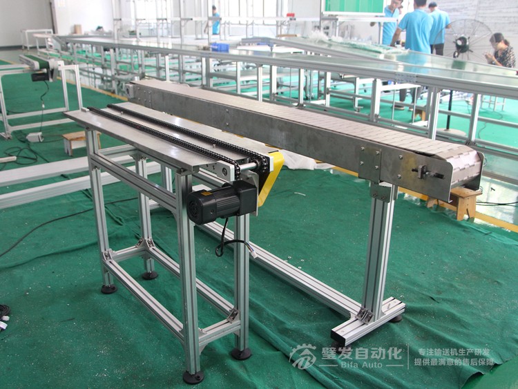 兩側(cè)加工作臺(tái)非標(biāo)鏈條輸送機(jī)